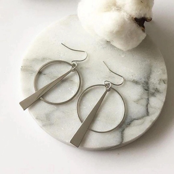 NEW!💙💎MODERN MINIMALIST DROP BAR HOOP💎💙SILVERY - Picture 3 of 6